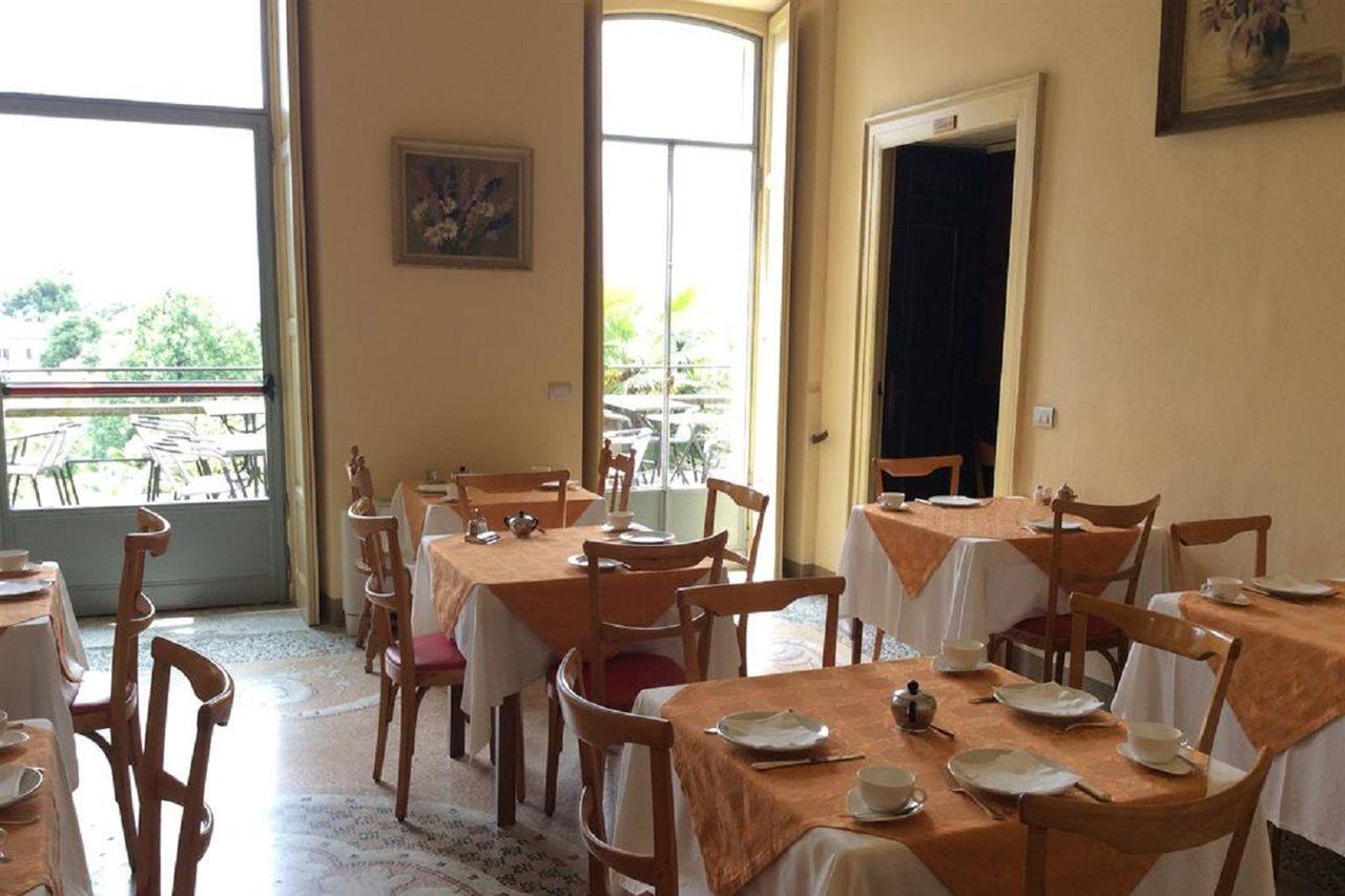 Hotel Villa Della Quercia 베르바니아 외부 사진